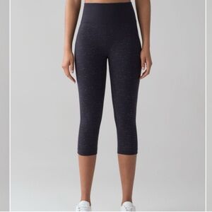 LULULEMON Free To Flow Crop Midnight Navy Size 6 EUC